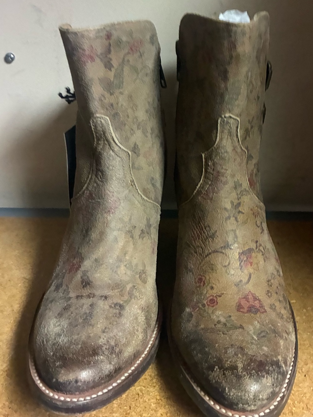 Lucchese Women’s Floral Distressed Leather Ankle Boots SZ 8.5